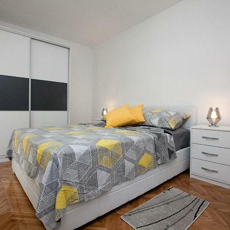 Downtown Apartment Kole ซาดาร์ ภายนอก รูปภาพ