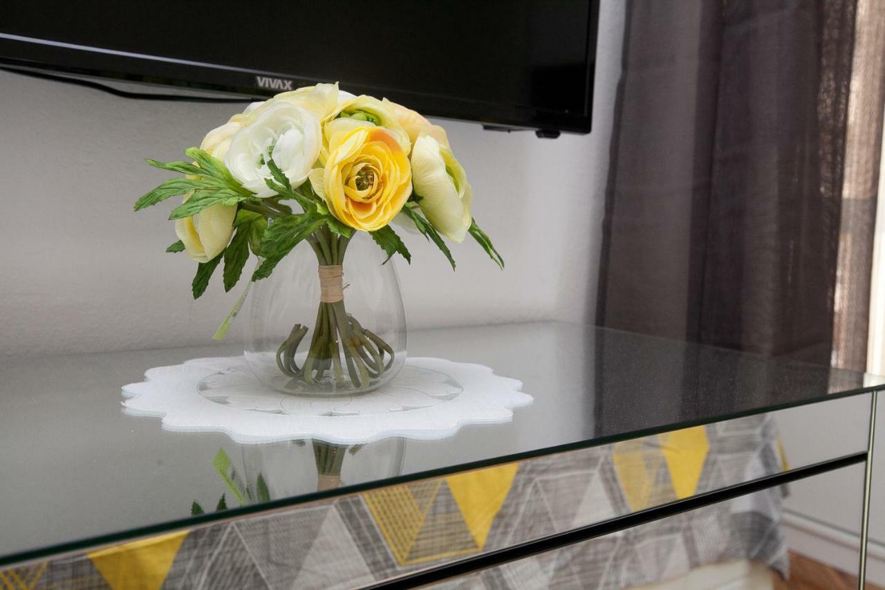 Downtown Apartment Kole ซาดาร์ ภายนอก รูปภาพ